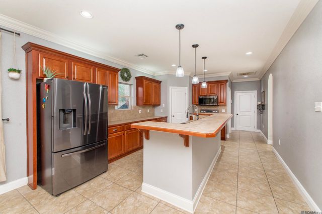 12225 Canterbury Park Dr, Geismar, LA 70754