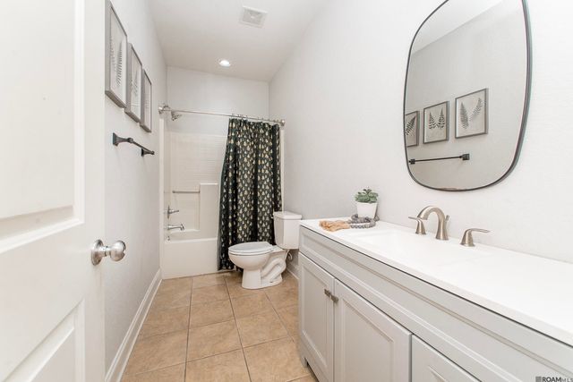 12225 Canterbury Park Dr, Geismar, LA 70754