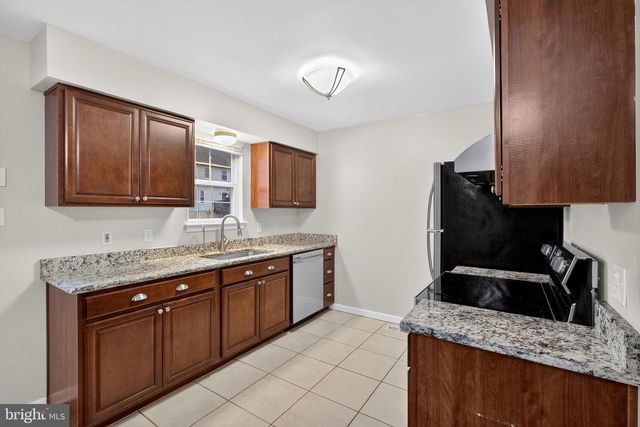 613 CANDLESTICK LN, Newark, DE 19702