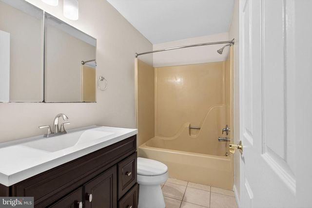 613 CANDLESTICK LN, Newark, DE 19702