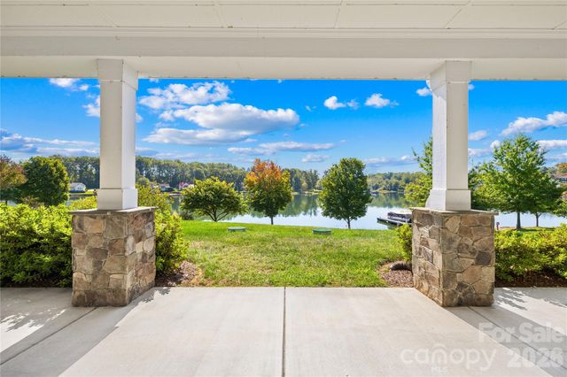 124 Sisters Cove Court, Mooresville, NC 28117
