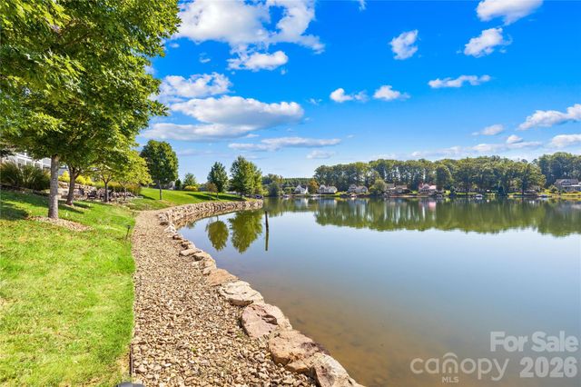 124 Sisters Cove Court, Mooresville, NC 28117