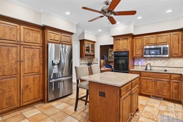 537 Saint Cloud Drive, Statesville, NC 28625
