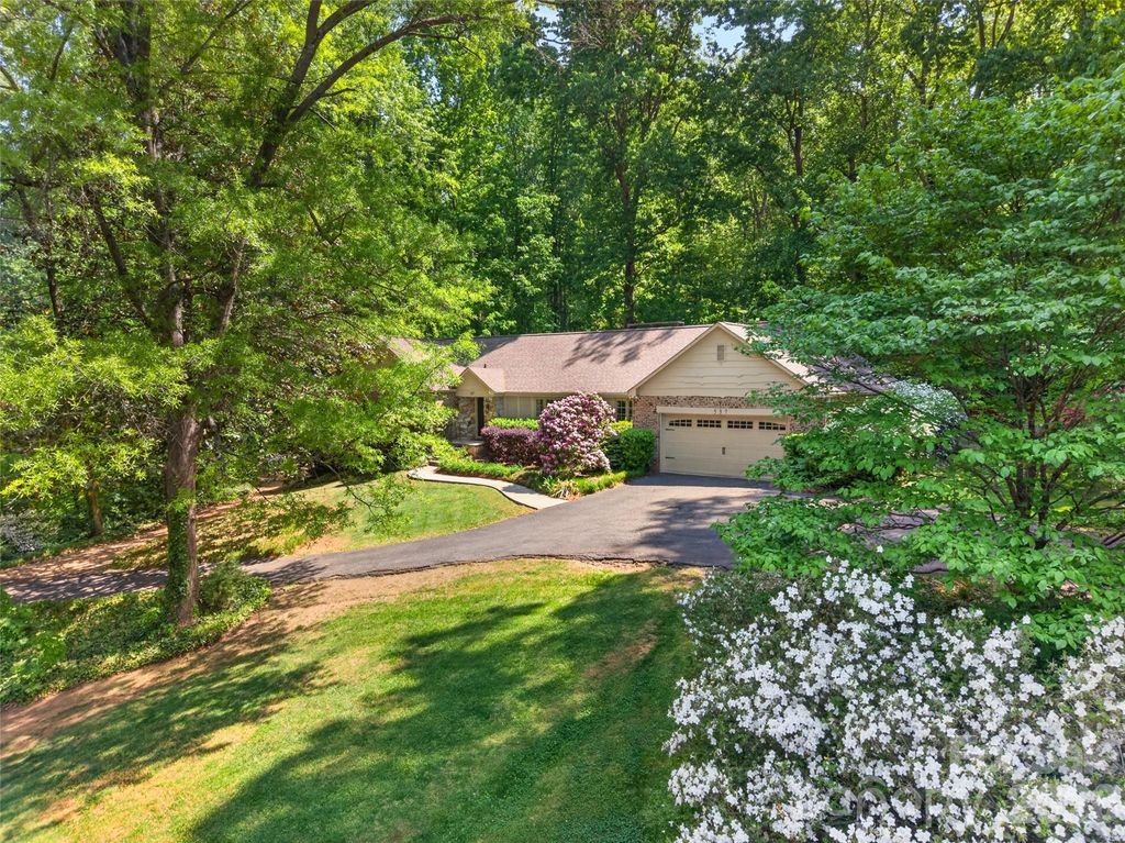 537 Saint Cloud Drive, Statesville, NC 28625