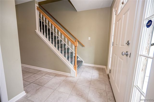 45 Sunset Creek Drive, West Seneca, NY 14224