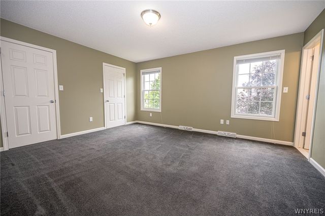 45 Sunset Creek Drive, West Seneca, NY 14224