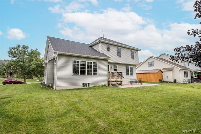 45 Sunset Creek Drive, West Seneca, NY 14224