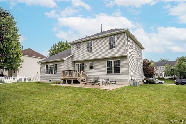 45 Sunset Creek Drive, West Seneca, NY 14224