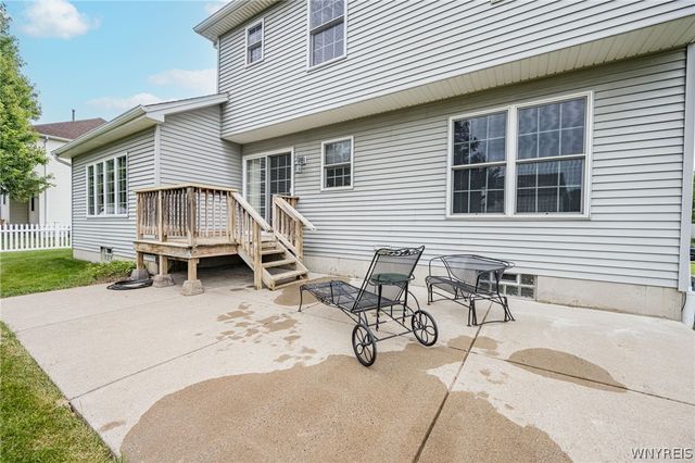 45 Sunset Creek Drive, West Seneca, NY 14224