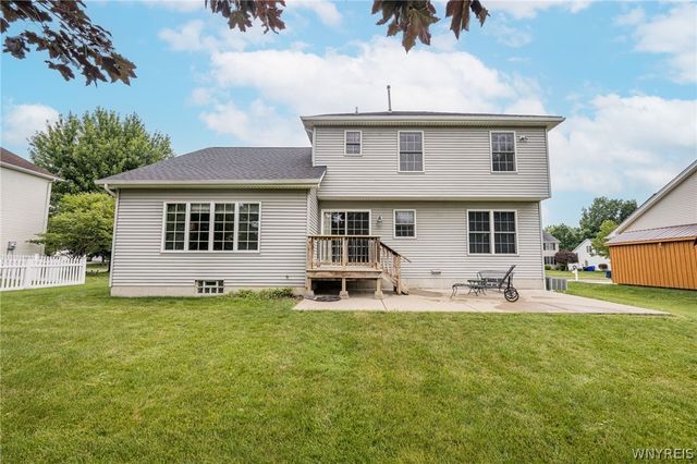 45 Sunset Creek Drive, West Seneca, NY 14224