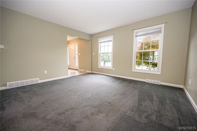 45 Sunset Creek Drive, West Seneca, NY 14224