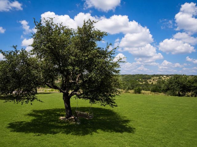 1516 E Flying Owl DR, Johnson City, TX 78636