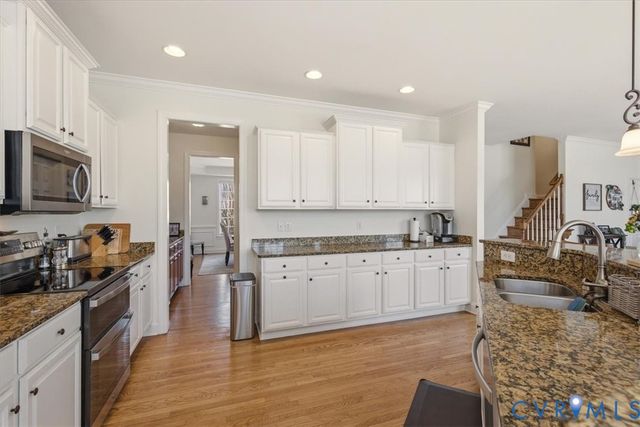 736 Colony Forest Dr, Midlothian, VA 23114