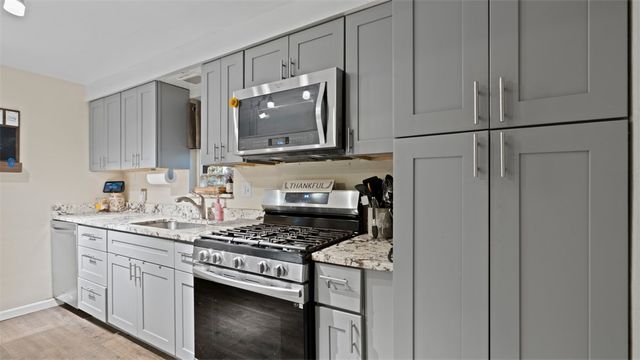 300 Sunset Blvd, South Strabane, PA 15301