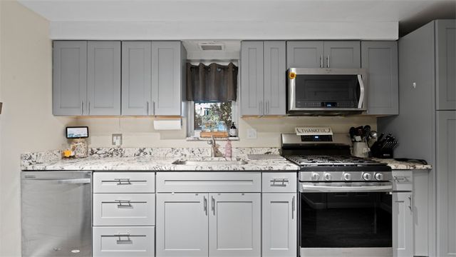 300 Sunset Blvd, South Strabane, PA 15301