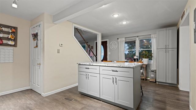 300 Sunset Blvd, South Strabane, PA 15301