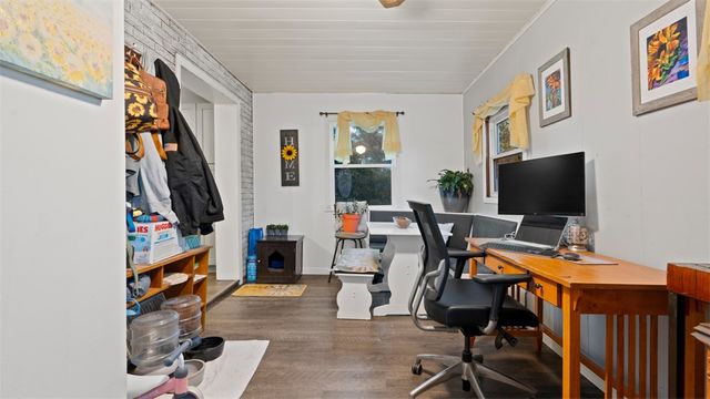 300 Sunset Blvd, South Strabane, PA 15301