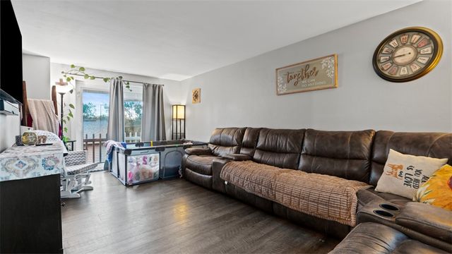 300 Sunset Blvd, South Strabane, PA 15301