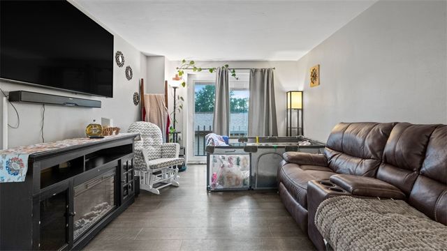 300 Sunset Blvd, South Strabane, PA 15301