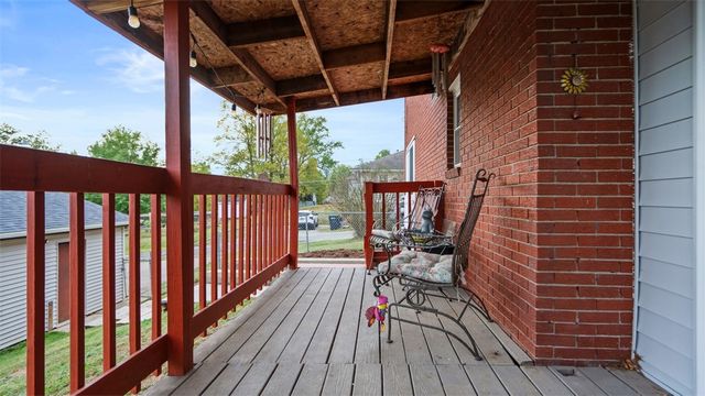 300 Sunset Blvd, South Strabane, PA 15301