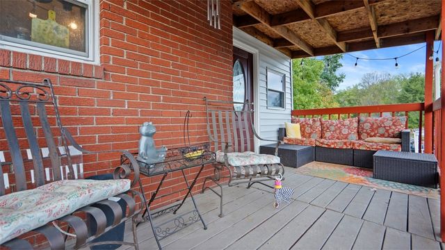 300 Sunset Blvd, South Strabane, PA 15301