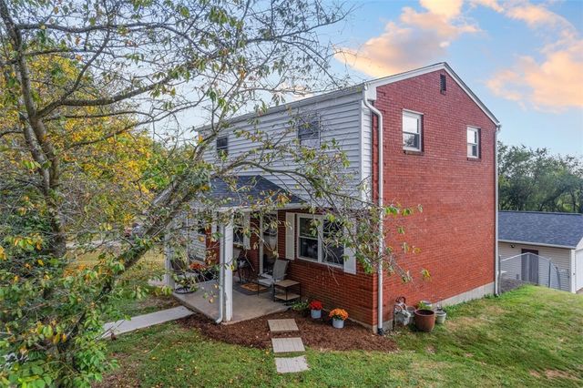 300 Sunset Blvd, South Strabane, PA 15301