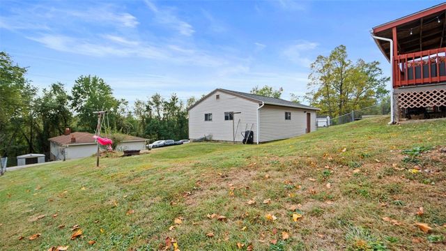 300 Sunset Blvd, South Strabane, PA 15301