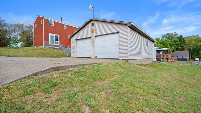 300 Sunset Blvd, South Strabane, PA 15301