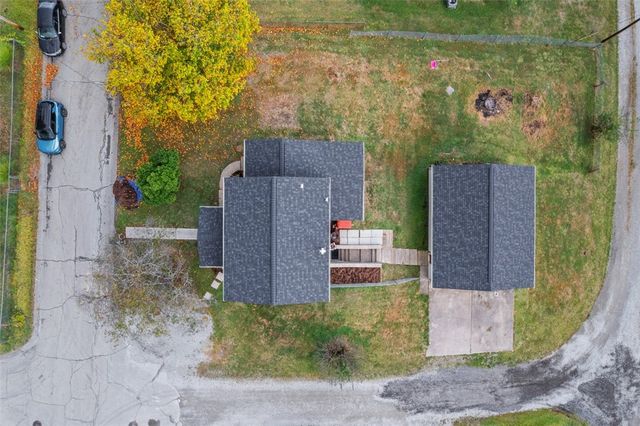 300 Sunset Blvd, South Strabane, PA 15301