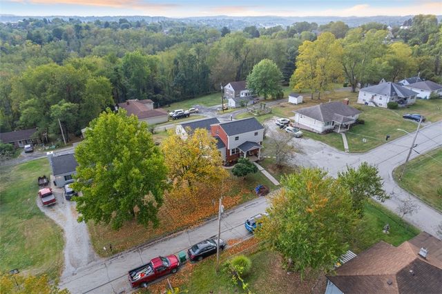 300 Sunset Blvd, South Strabane, PA 15301