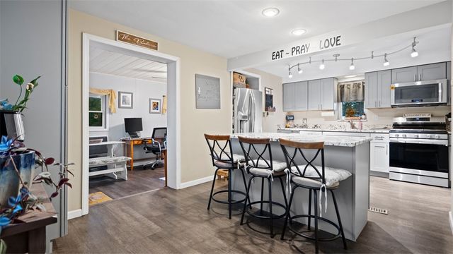 300 Sunset Blvd, South Strabane, PA 15301