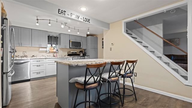 300 Sunset Blvd, South Strabane, PA 15301