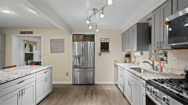 300 Sunset Blvd, South Strabane, PA 15301