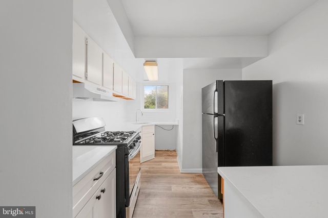 3704 N ROSSER ST #104, Alexandria, VA 22311