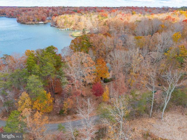 464 DOUGLAS RD, Mineral, VA 23117