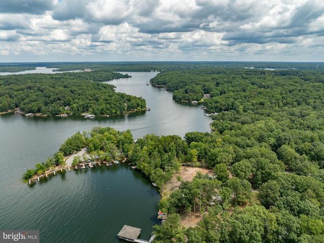 464 DOUGLAS RD, Mineral, VA 23117