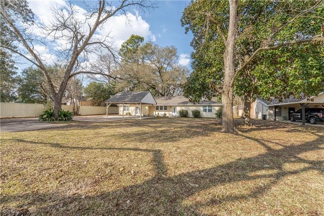 2307 HORSESHOE Drive, Alexandria, LA 71301