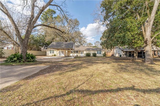 2307 HORSESHOE Drive, Alexandria, LA 71301