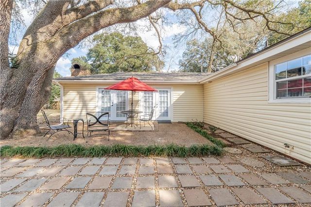 2307 HORSESHOE Drive, Alexandria, LA 71301