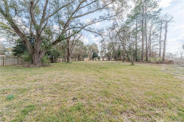 2307 HORSESHOE Drive, Alexandria, LA 71301