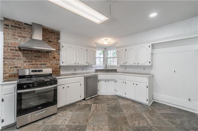 2307 HORSESHOE Drive, Alexandria, LA 71301