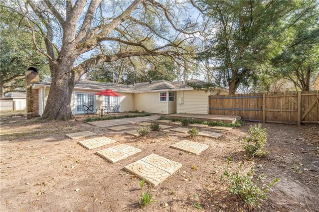 2307 HORSESHOE Drive, Alexandria, LA 71301