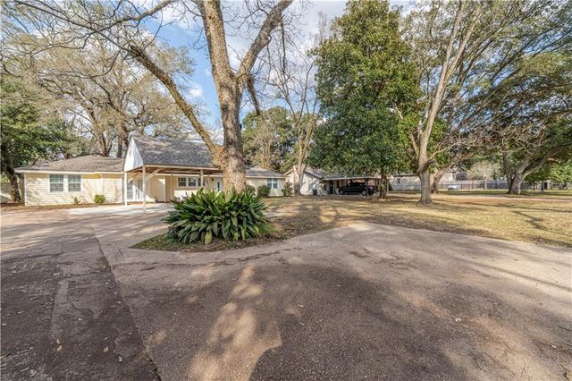 2307 HORSESHOE Drive, Alexandria, LA 71301