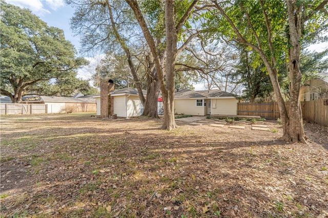 2307 HORSESHOE Drive, Alexandria, LA 71301