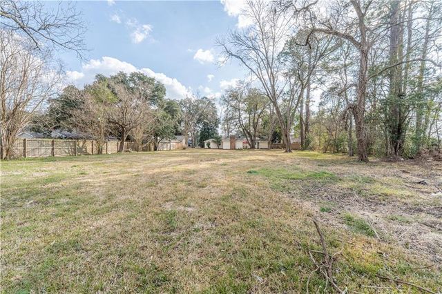 2307 HORSESHOE Drive, Alexandria, LA 71301