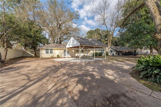 2307 HORSESHOE Drive, Alexandria, LA 71301
