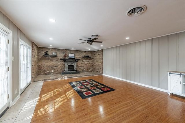 2307 HORSESHOE Drive, Alexandria, LA 71301