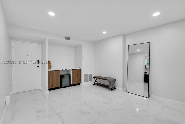 3800 Hillcrest Dr 203, Hollywood, FL 33021