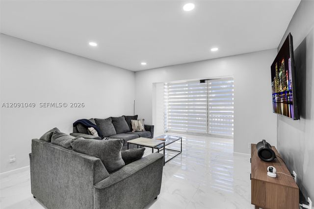 3800 Hillcrest Dr 203, Hollywood, FL 33021