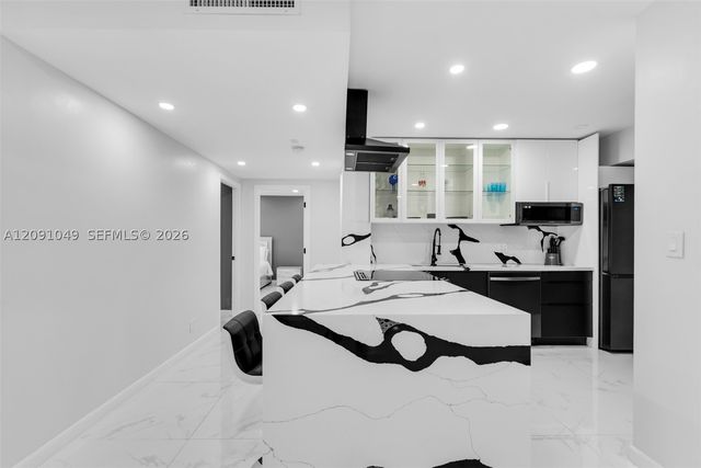 3800 Hillcrest Dr 203, Hollywood, FL 33021